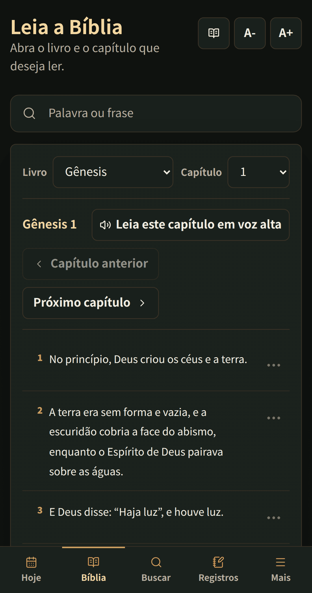 Leitor bíblico mostrando um capítulo com controles de leitura claros.